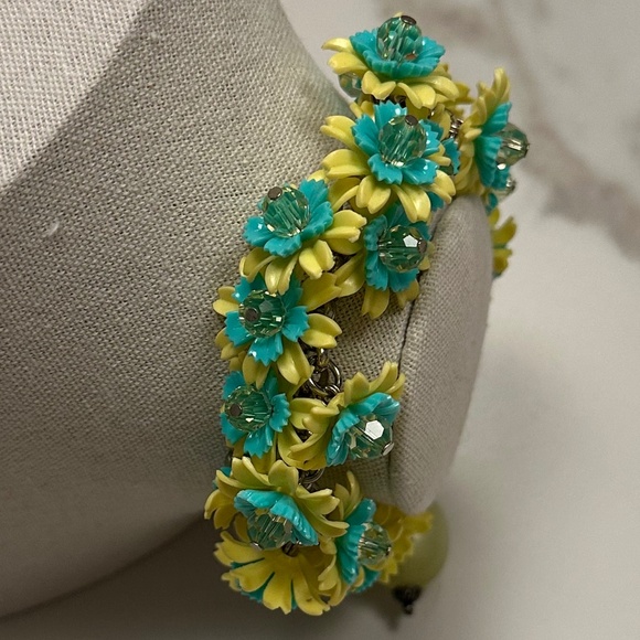 DANNY POLLAK - Playful Floral Bracelet in Yellow and Deep Turquoise Blue - Picture 8 of 13